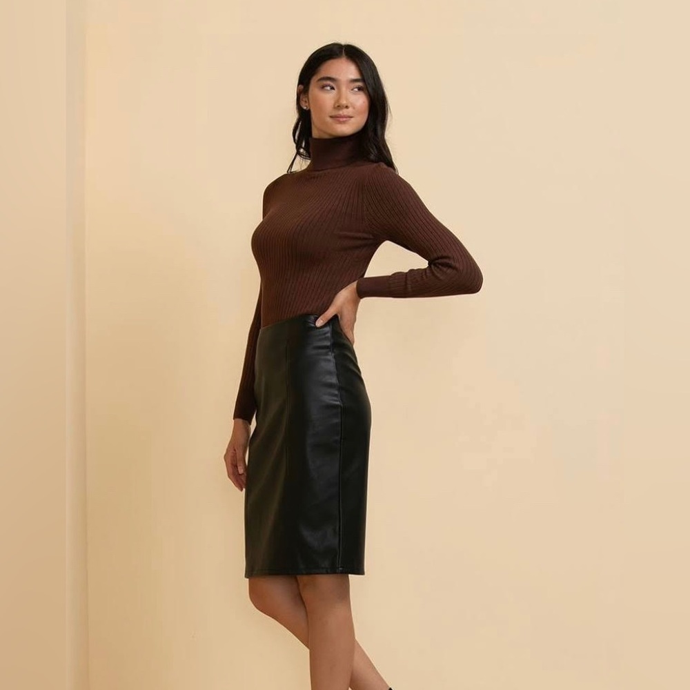 Tribal vegan faux leather black skirt 👠🔥🥂